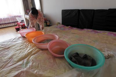福鼎楼上漏水，住户失联，小区没物管，业主维权难！律师来支招……